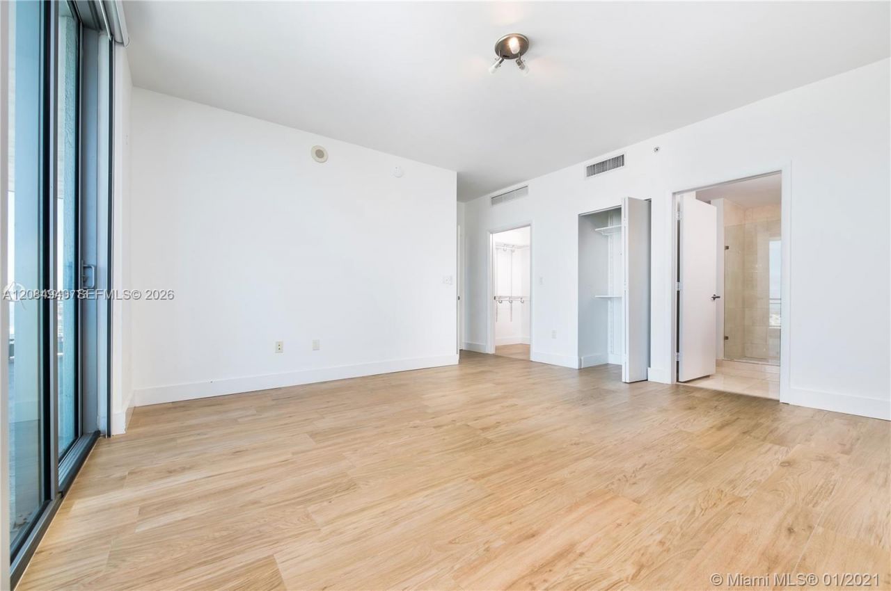 90 SW 3rd St, Unit 4004, Miami, FL 33130 Photo