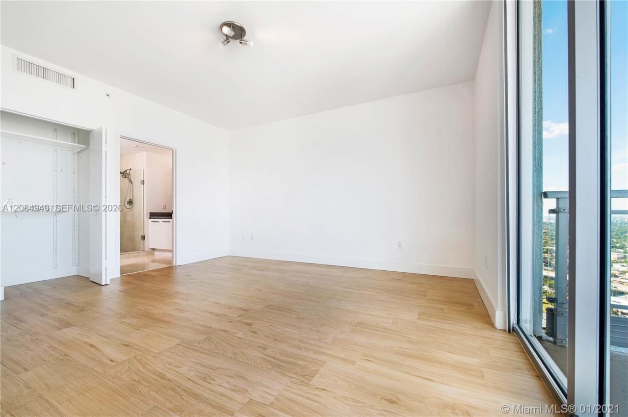 90 SW 3rd St, Unit 4004, Miami, FL 33130 Photo