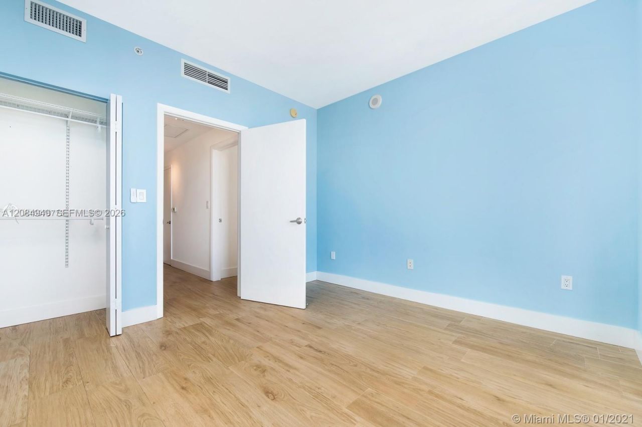 90 SW 3rd St, Unit 4004, Miami, FL 33130 Photo