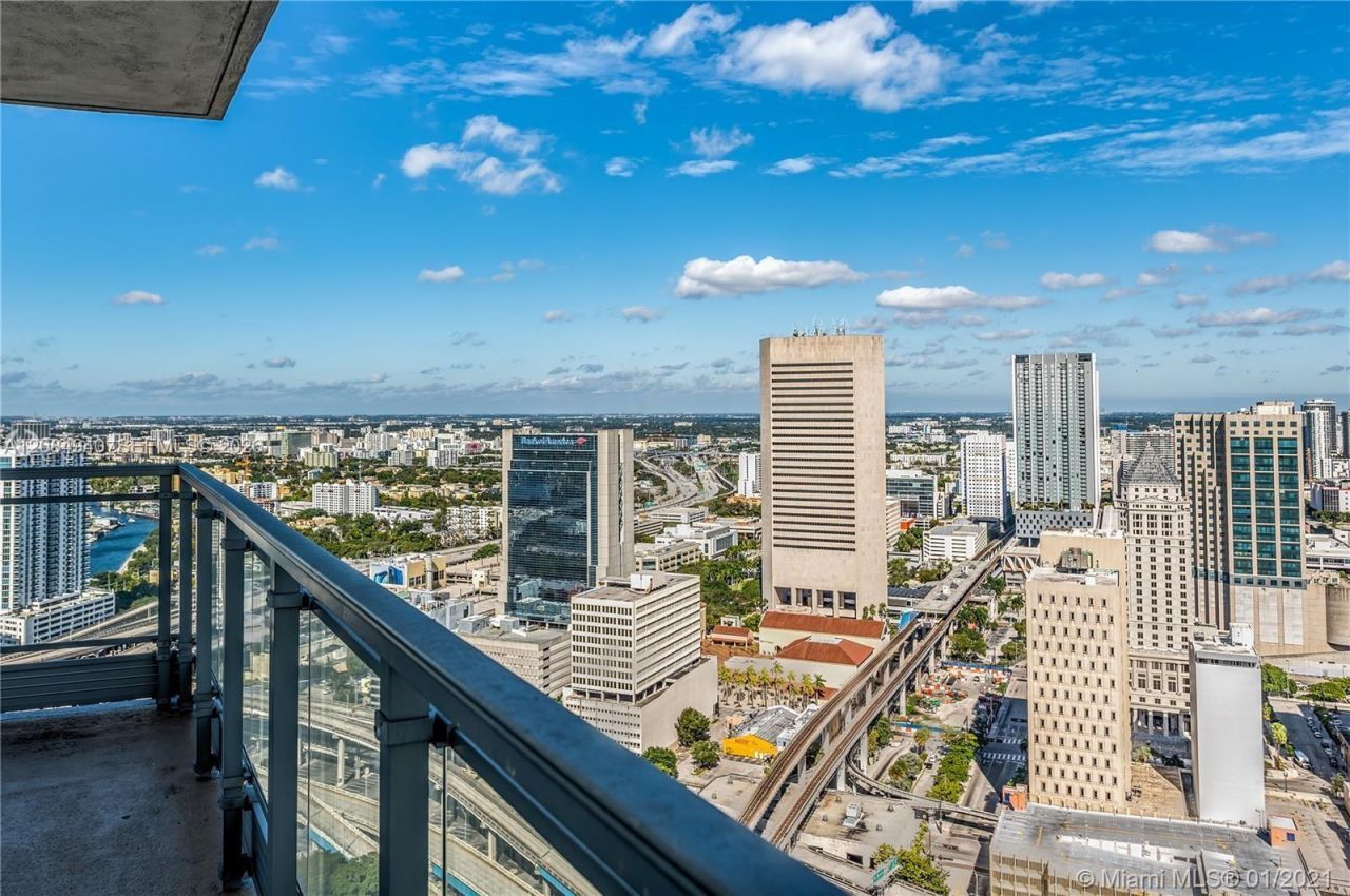 90 SW 3rd St, Unit 4004, Miami, FL 33130 Photo