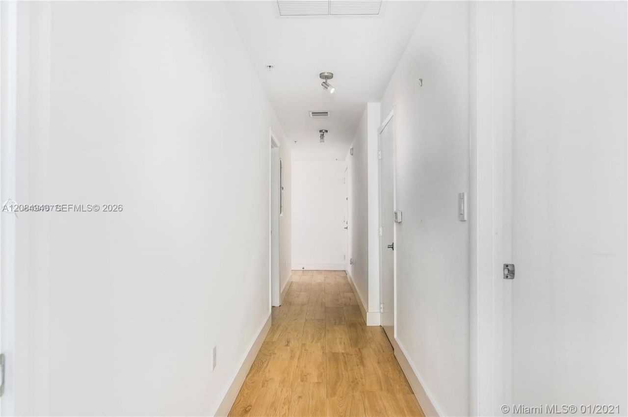 90 SW 3rd St, Unit 4004, Miami, FL 33130 Photo