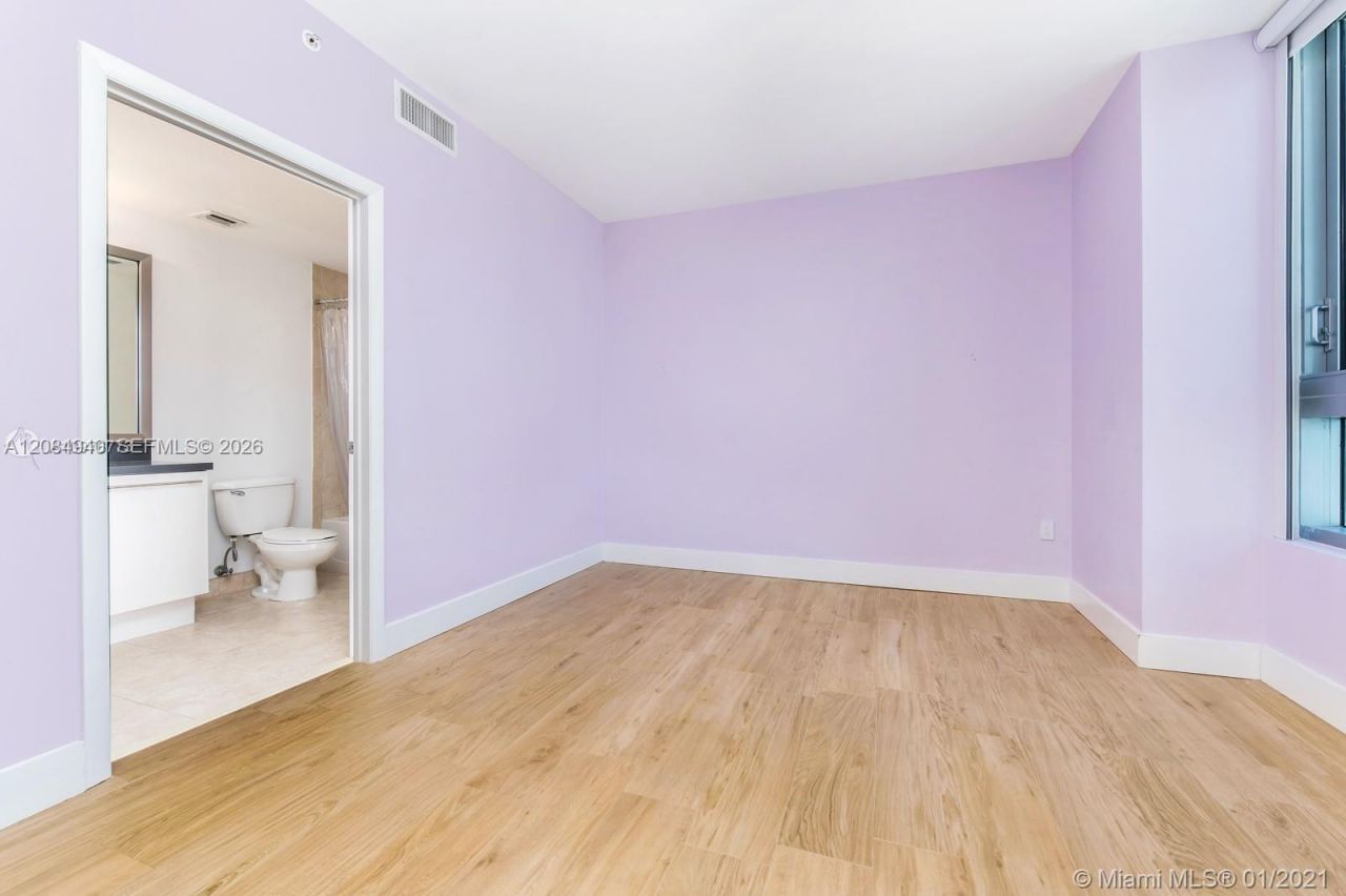 90 SW 3rd St, Unit 4004, Miami, FL 33130 Photo