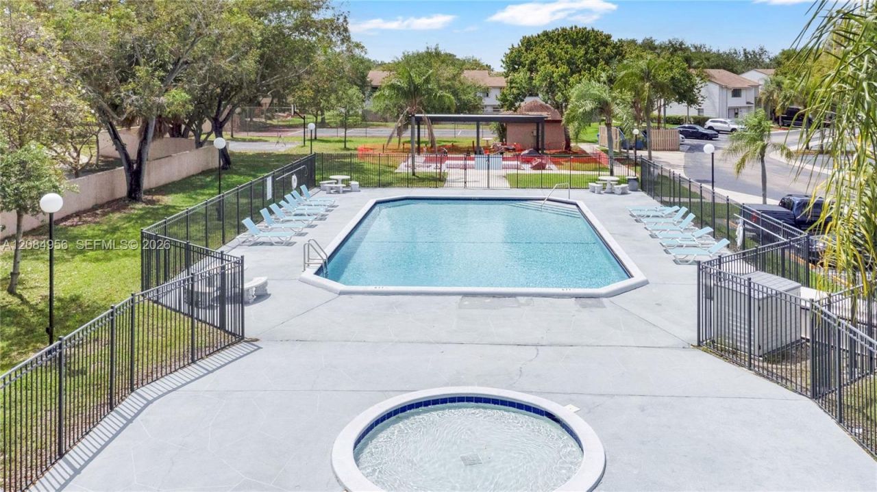 3541 NW 99th Ter, Unit 6A, Sunrise, FL 33351 Photo