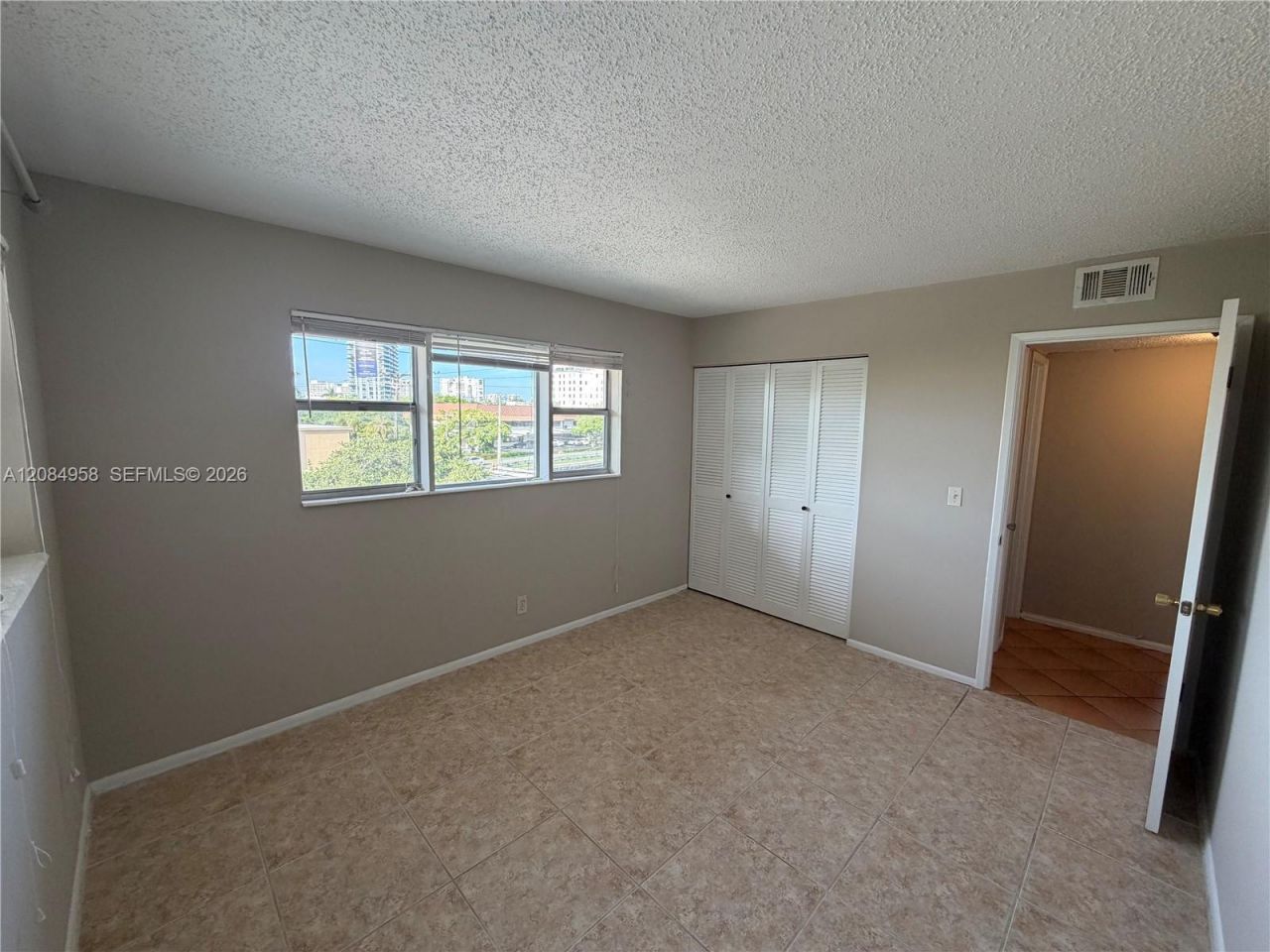 250 Layne Blvd, Unit 310, Hallandale Beach, FL 33009 Photo