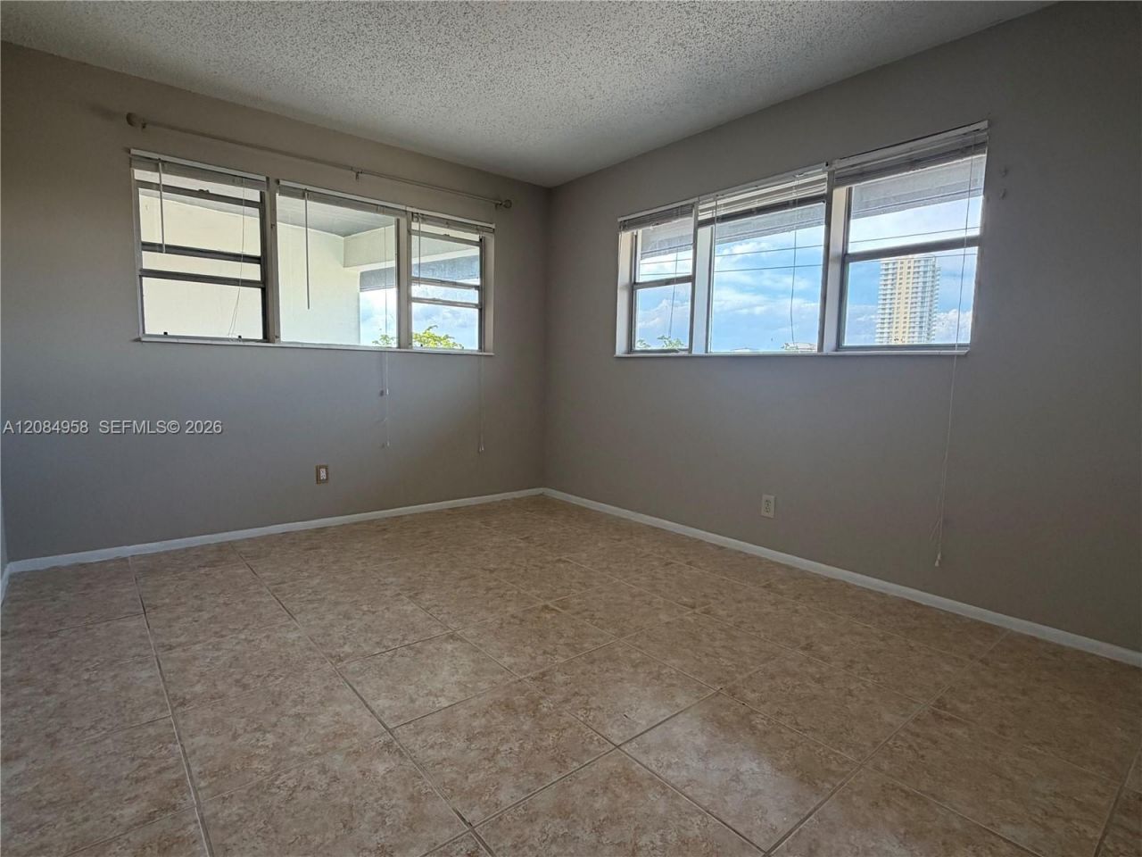 250 Layne Blvd, Unit 310, Hallandale Beach, FL 33009 Photo