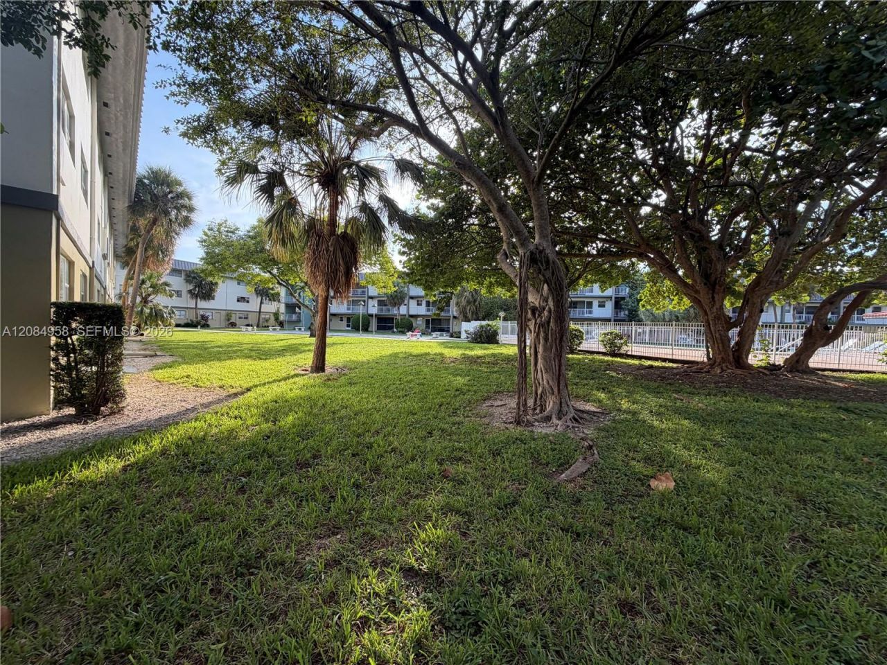 250 Layne Blvd, Unit 310, Hallandale Beach, FL 33009 Photo