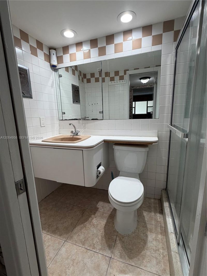 250 Layne Blvd, Unit 310, Hallandale Beach, FL 33009 Photo