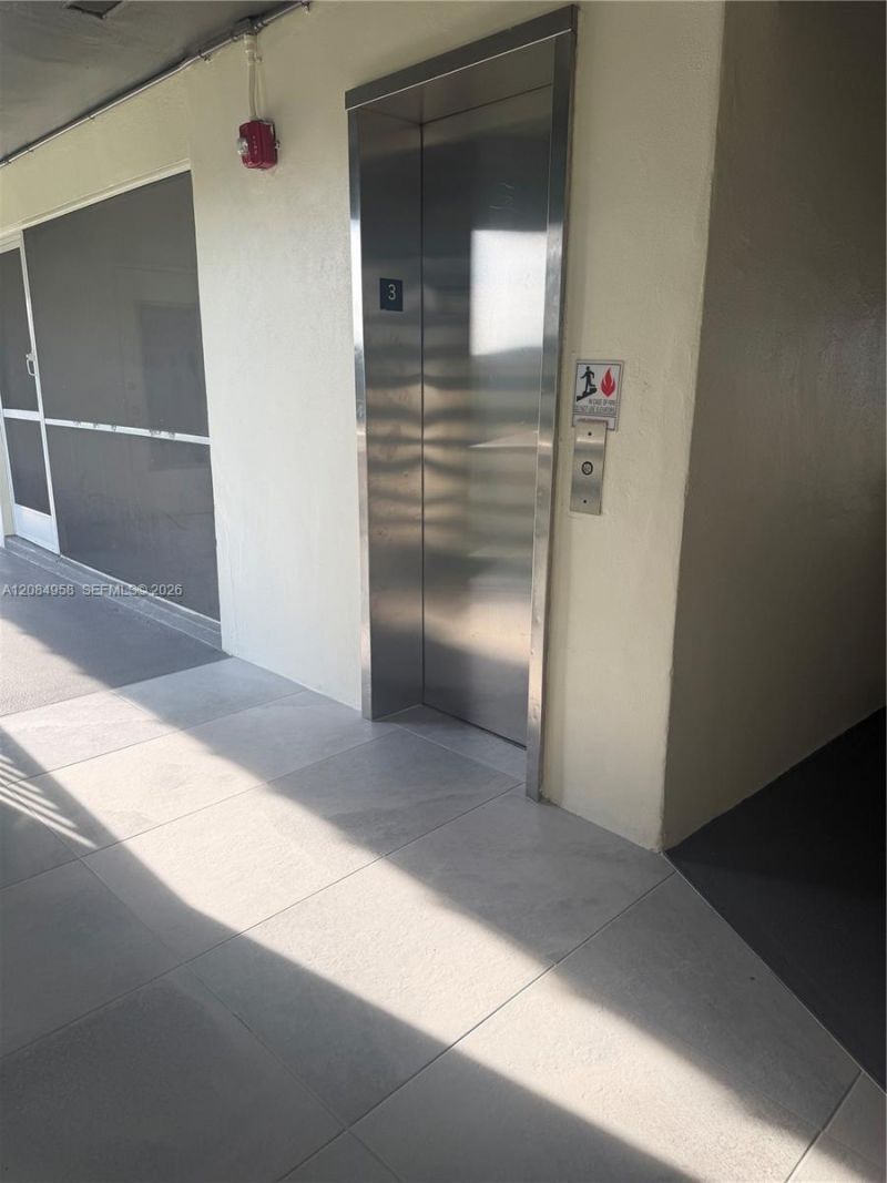 250 Layne Blvd, Unit 310, Hallandale Beach, FL 33009 Photo