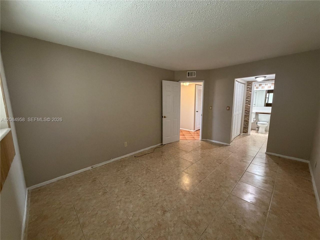 250 Layne Blvd, Unit 310, Hallandale Beach, FL 33009 Photo