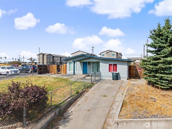 912 W Loop Drive NE, Moses Lake, WA 98837