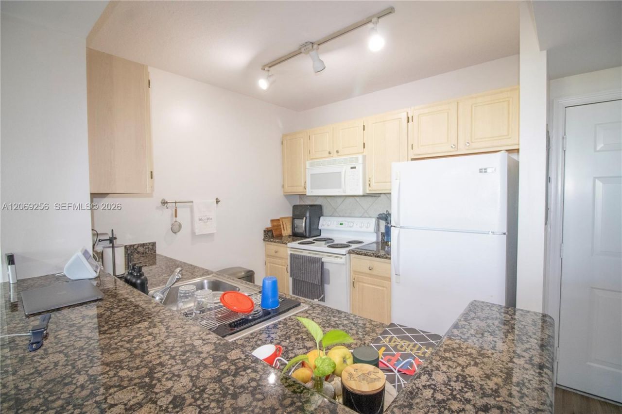 2665 SW 37th Ave , Unit 911, Miami, FL 33133 Photo