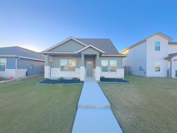 803 East ST , Hutto, TX 78634