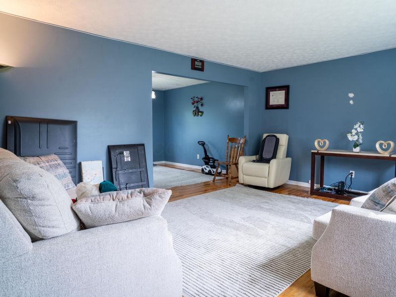 6272 Skywae Drive, Columbus, OH 43229 Photo 2