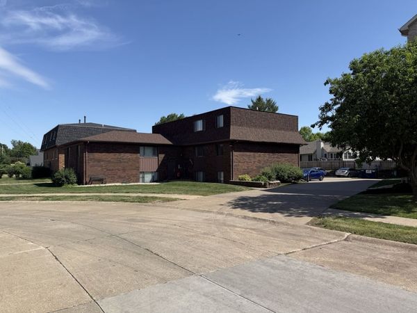 3405 Holiday Court , Unit 8, Bettendorf, IA 52722