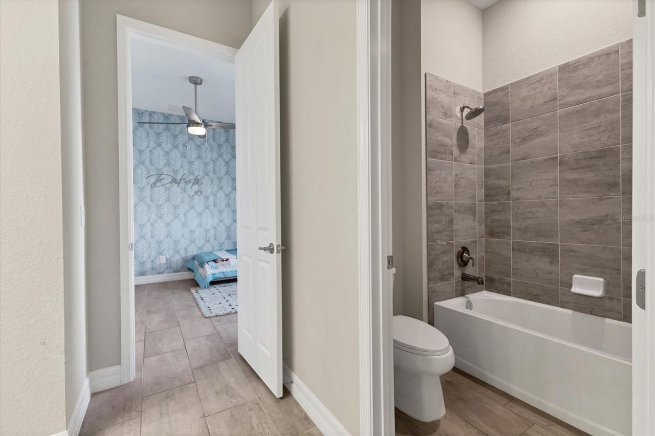 7028 Highgate Lane, Bradenton, FL 34202 Photo