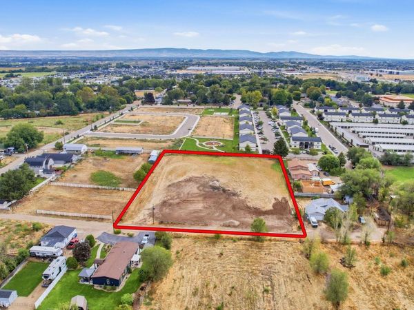 403 Hill Ln, Caldwell, ID 83605