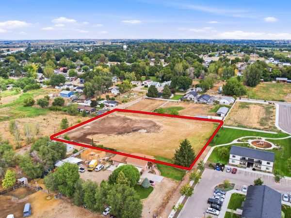 403 Hill Ln, Caldwell, ID 83605