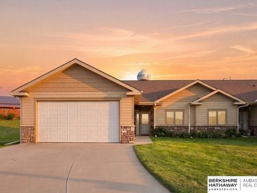 1190 Prairie Hill Circle, Louisville, NE 68037