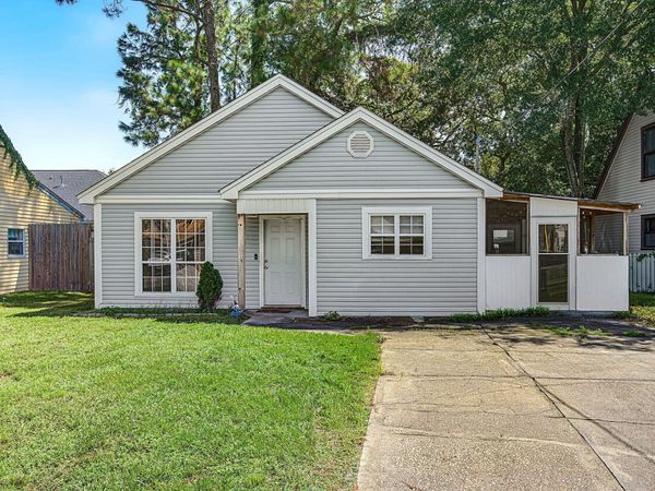 627 Lloyd Street, Fort Walton Beach, FL 32547
