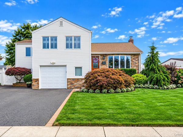 464 N Atlanta Avenue , Massapequa, NY 11758