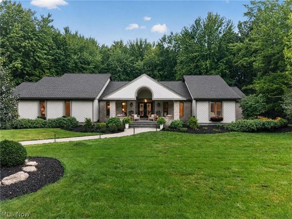 180 Huntington Trail , Cortland, OH 44410