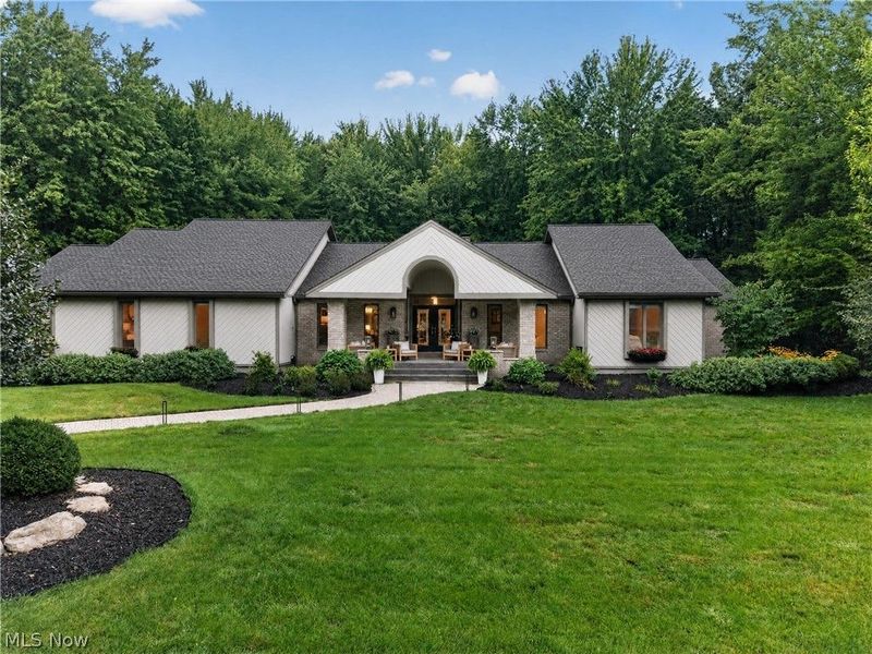 180 Huntington Trail, Cortland, OH 44410 Photo 1