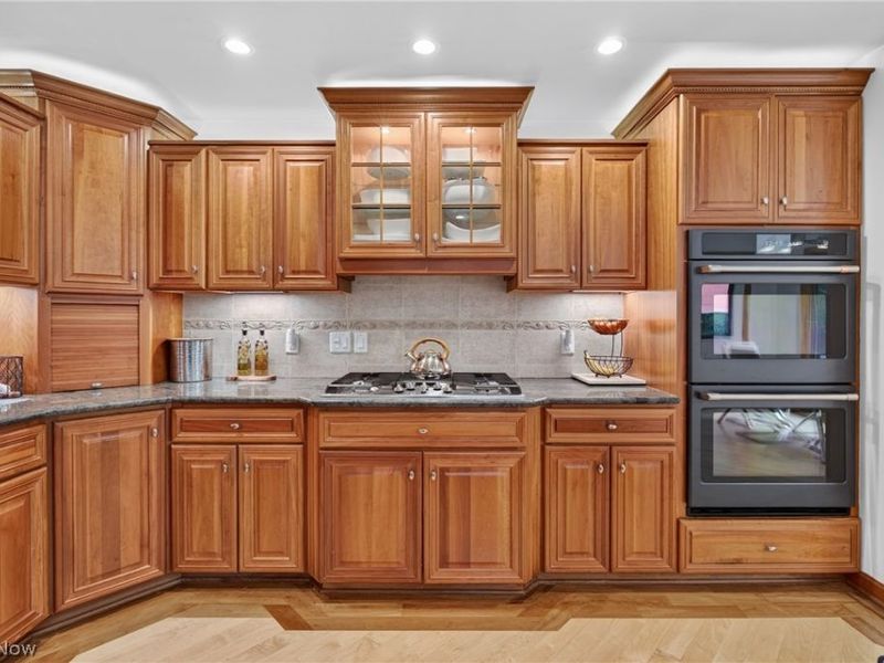 180 Huntington Trail, Cortland, OH 44410 Photo 13