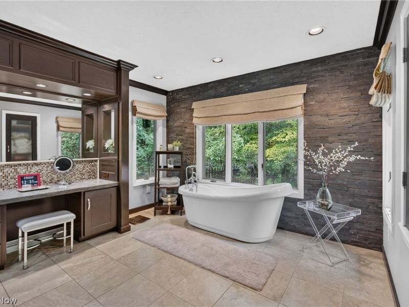 180 Huntington Trail, Cortland, OH 44410 Photo 24