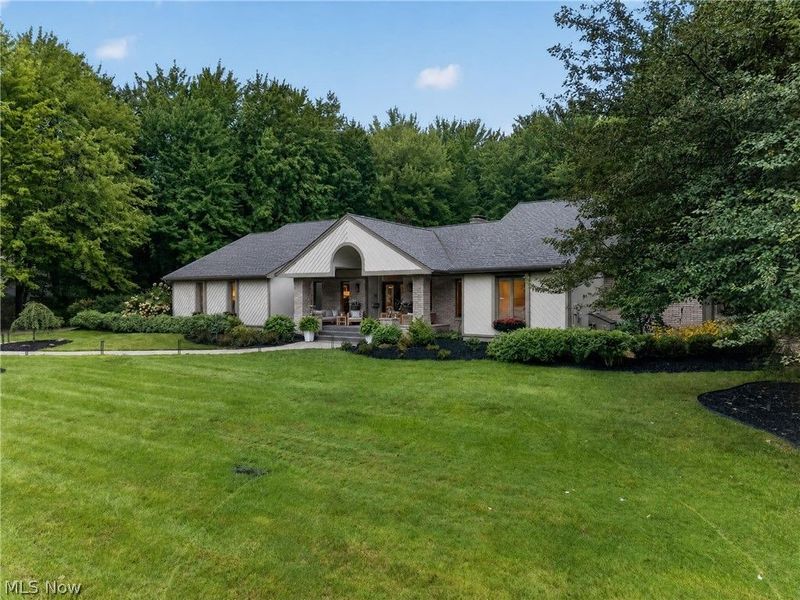 180 Huntington Trail, Cortland, OH 44410 Photo 3