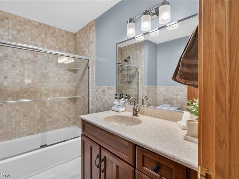 180 Huntington Trail, Cortland, OH 44410 Photo 33