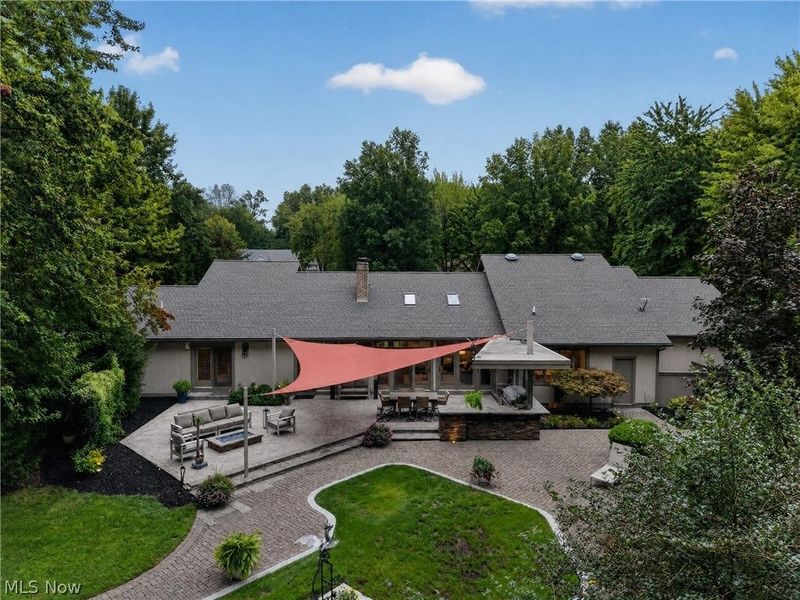 180 Huntington Trail, Cortland, OH 44410 Photo 4