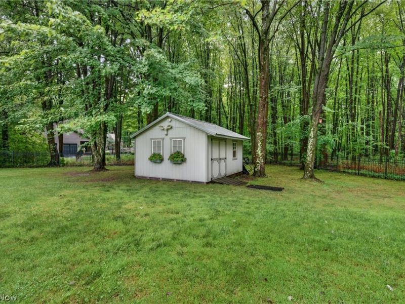 180 Huntington Trail, Cortland, OH 44410 Photo 49
