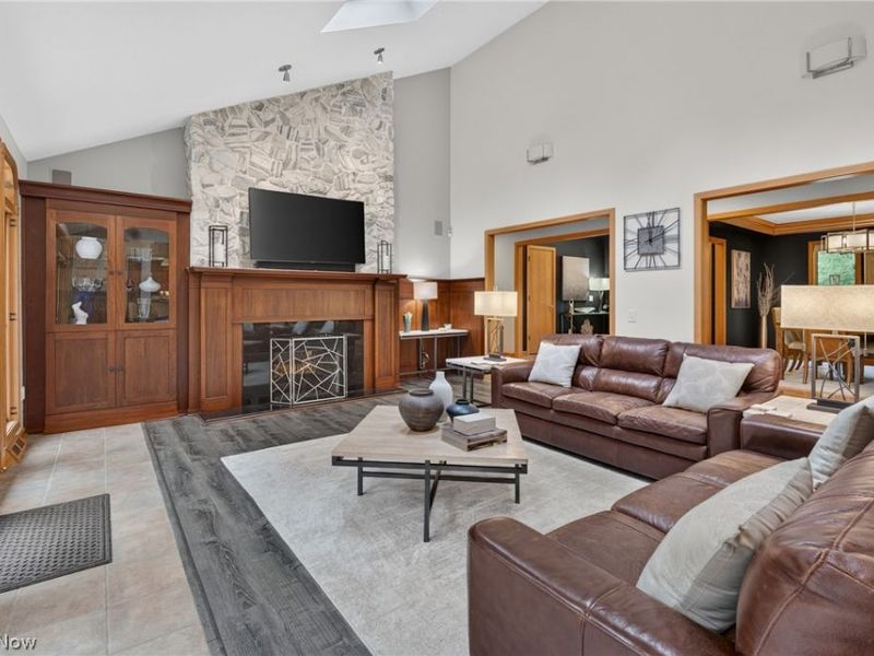 180 Huntington Trail, Cortland, OH 44410 Photo 6