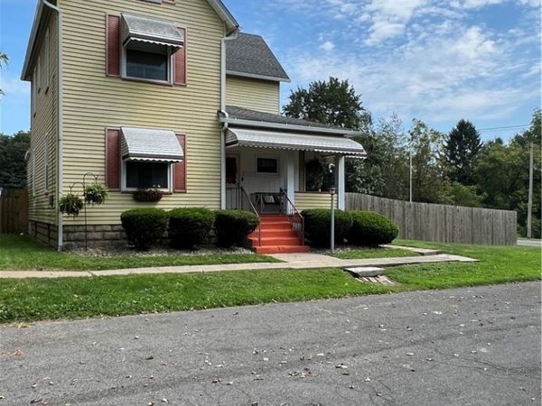 108 Thomas Street , East Palestine, OH 44413