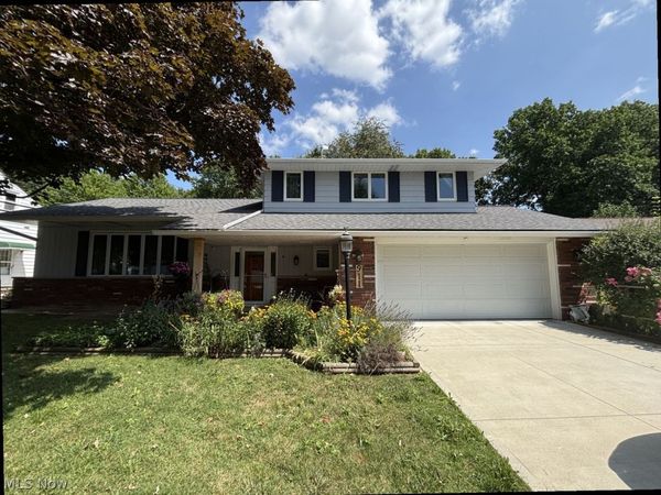 911 Roland Road , Lyndhurst, OH 44124