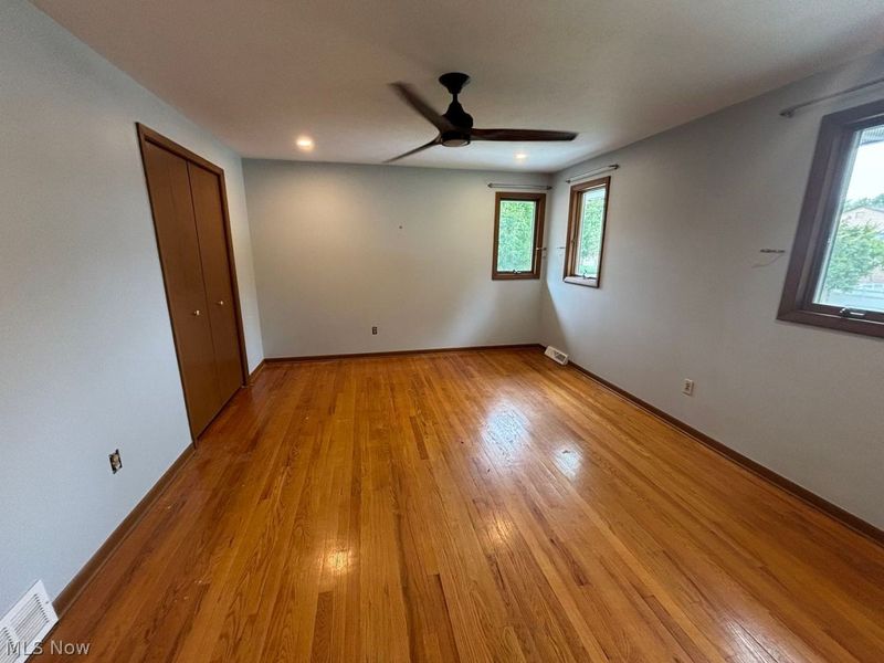 911 Roland Road , Lyndhurst, OH 44124 Photo 12