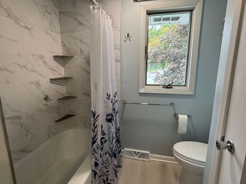 911 Roland Road , Lyndhurst, OH 44124 Photo 15