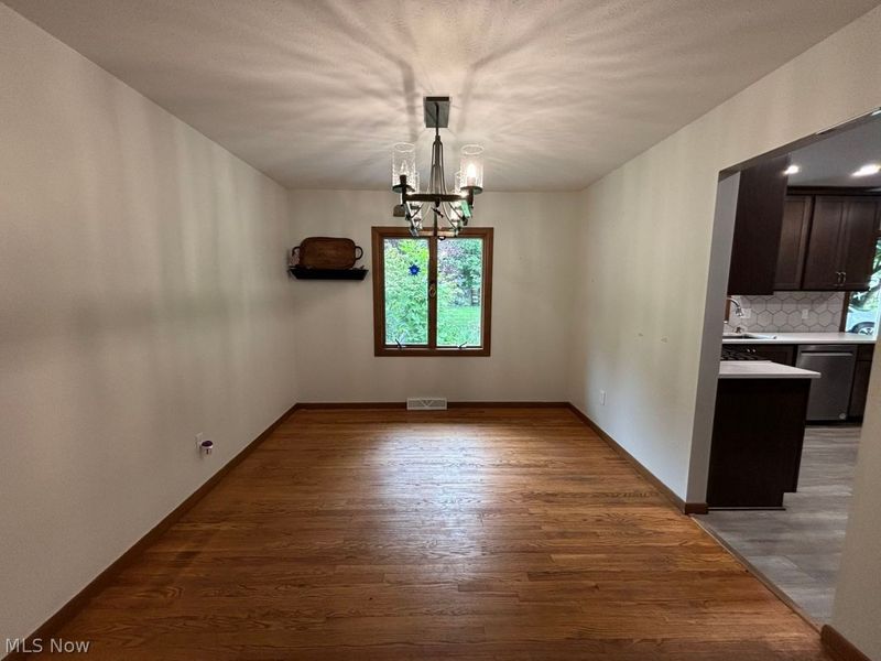 911 Roland Road , Lyndhurst, OH 44124 Photo 4