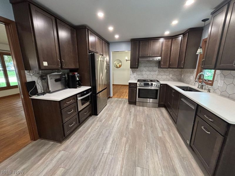 911 Roland Road , Lyndhurst, OH 44124 Photo 7
