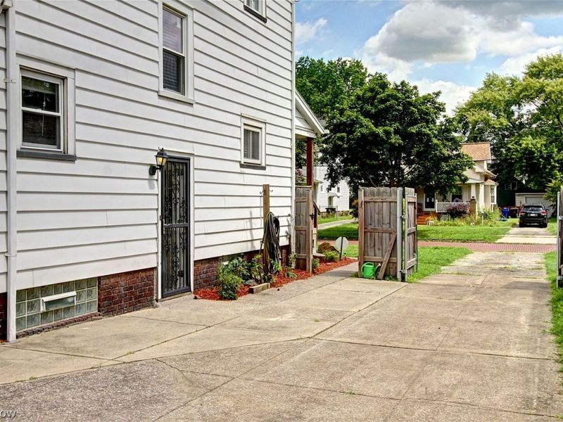 4514 Broadale Road, Cleveland, OH 44109 Photo 39