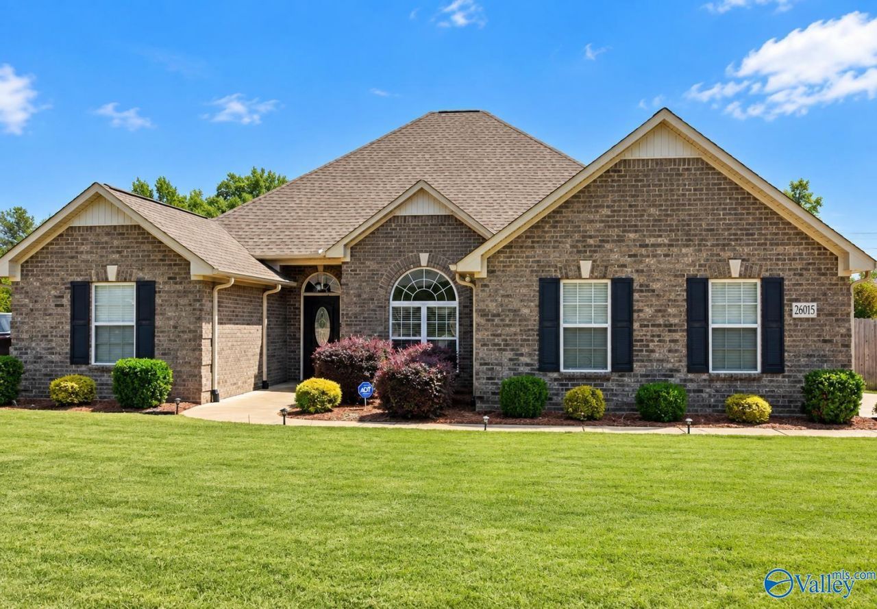 26015 Caldera Drive, Athens, AL 35613 Main Photo