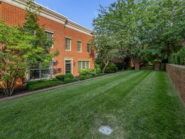 982 Village Green Avenue, Lexington, KY 40509