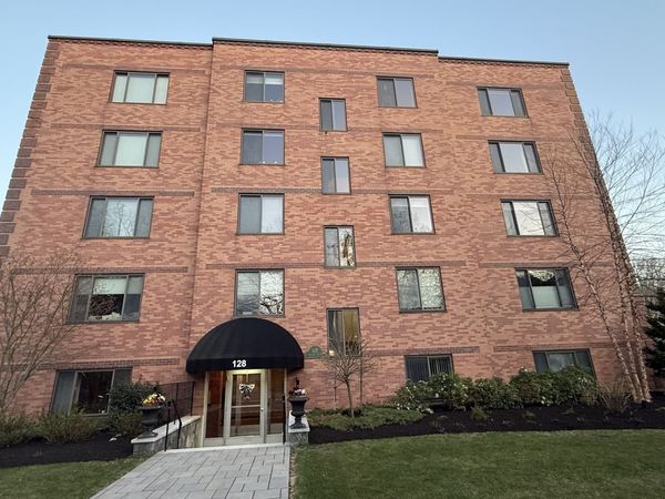 128 Pleasant St, Unit 201, Arlington, MA 02476