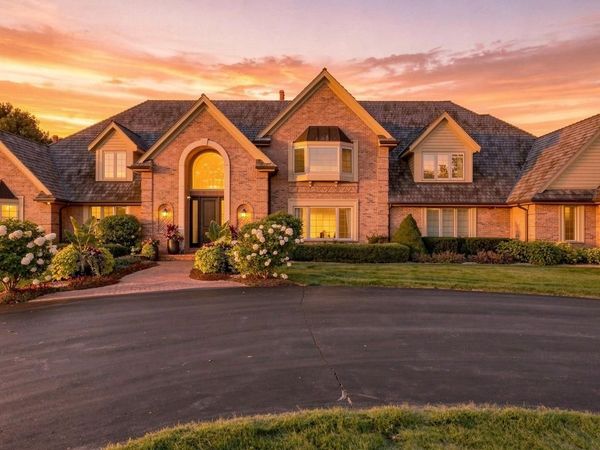 9648 N Columbia DRIVE, Mequon, WI 53092