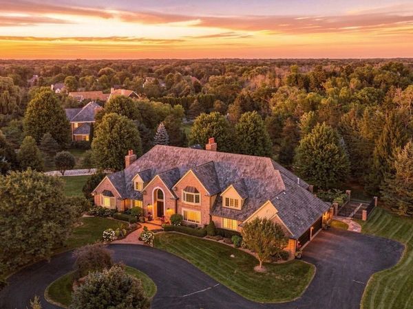 9648 N Columbia DRIVE, Mequon, WI 53092