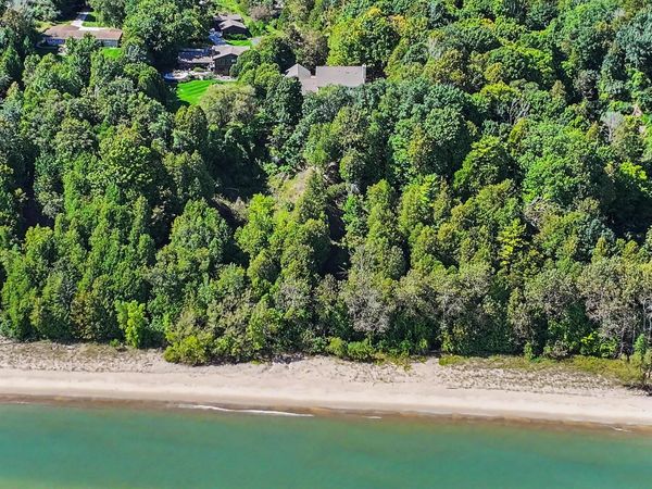 3582 E Norport DRIVE, Port Washington, WI 53074