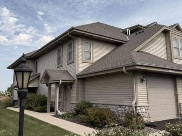 W173N5537 Ravenwood DRIVE, Unit 5537, Menomonee Falls, WI 53051