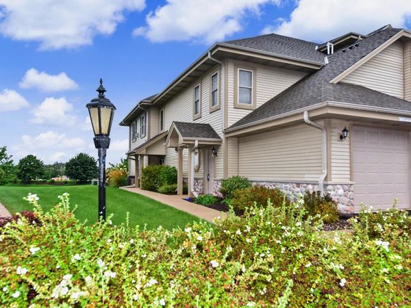 W173N5537 Ravenwood DRIVE, Unit 5537, Menomonee Falls, WI 53051