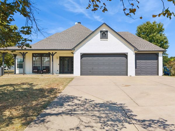10887 E Canyon Oaks Road, Claremore, OK 74017