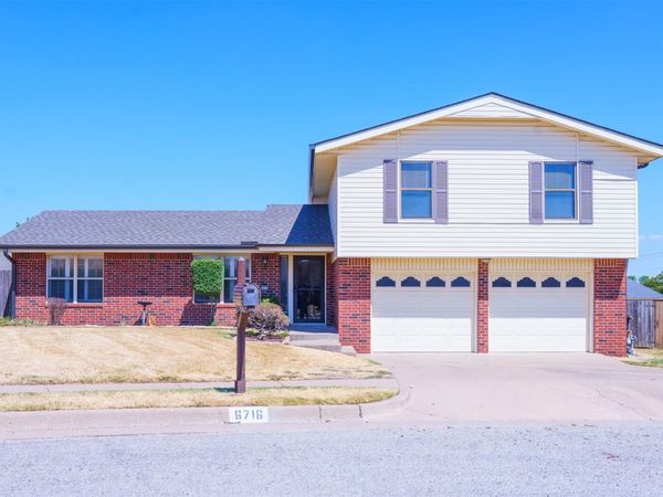 6716 Dover Court , Bartlesville, OK 74006